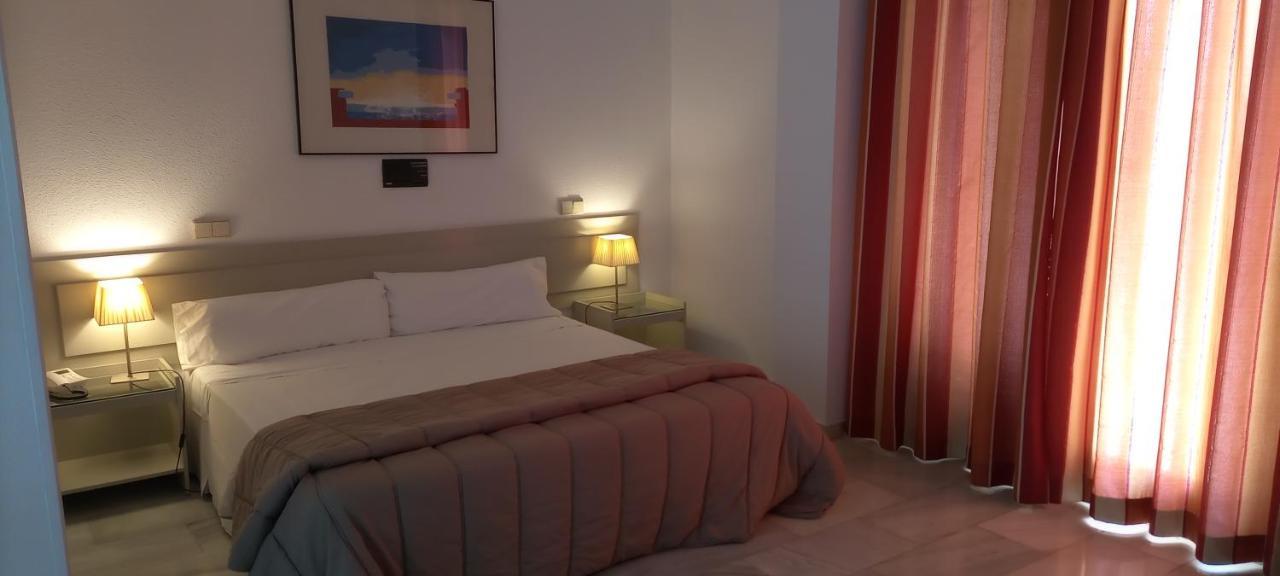 Hospedium Hotel Apartamentos Simon Verde Майрена-дель-Альхарафе Екстер'єр фото