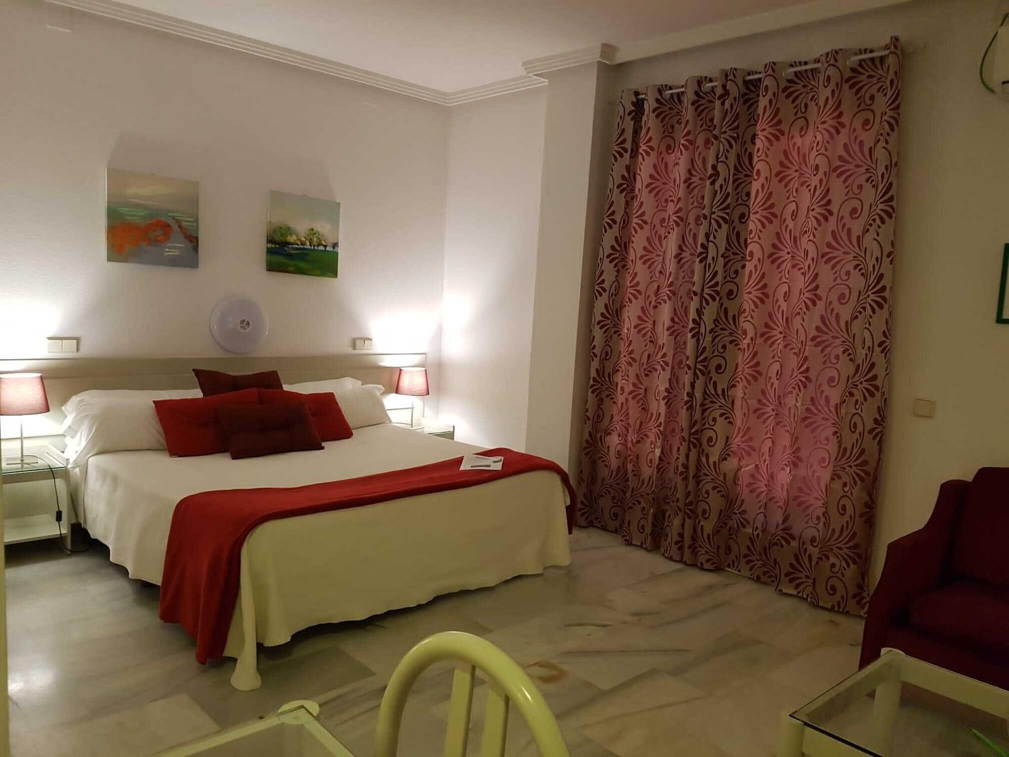 Hospedium Hotel Apartamentos Simon Verde Майрена-дель-Альхарафе Екстер'єр фото