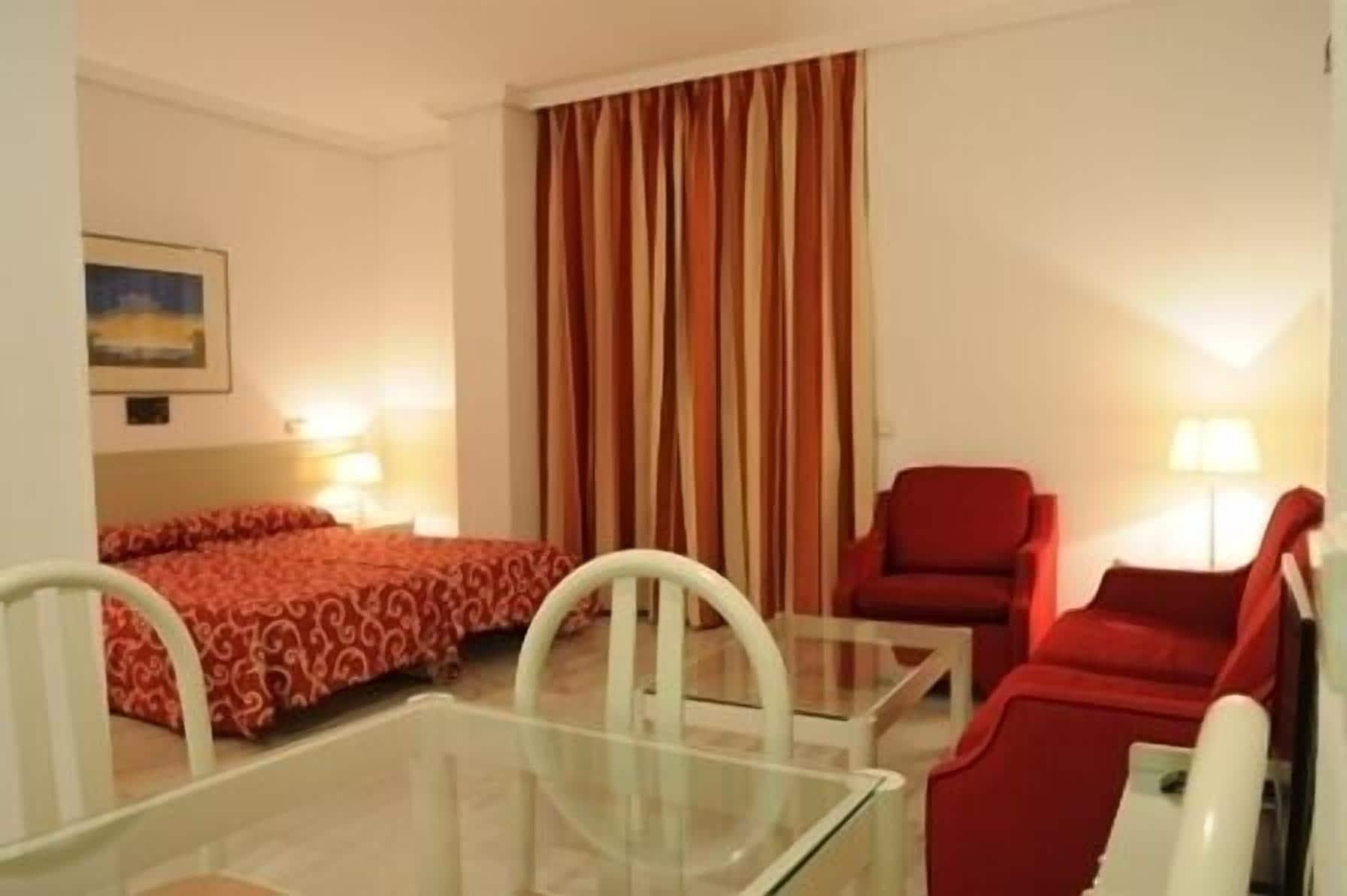 Hospedium Hotel Apartamentos Simon Verde Майрена-дель-Альхарафе Екстер'єр фото