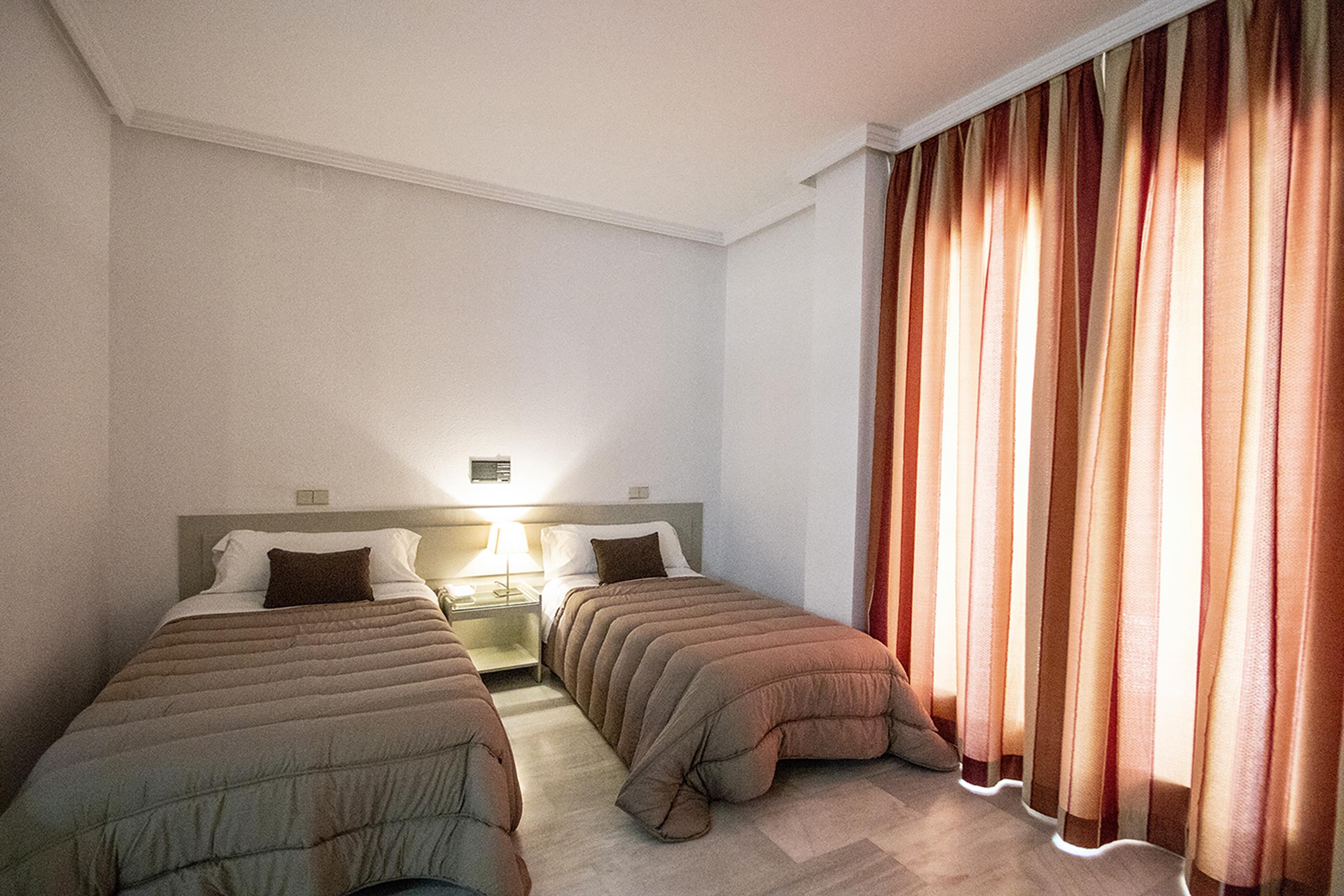 Hospedium Hotel Apartamentos Simon Verde Майрена-дель-Альхарафе Екстер'єр фото