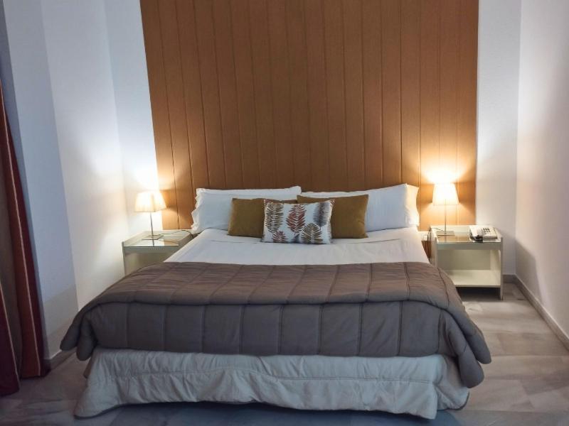 Hospedium Hotel Apartamentos Simon Verde Майрена-дель-Альхарафе Екстер'єр фото