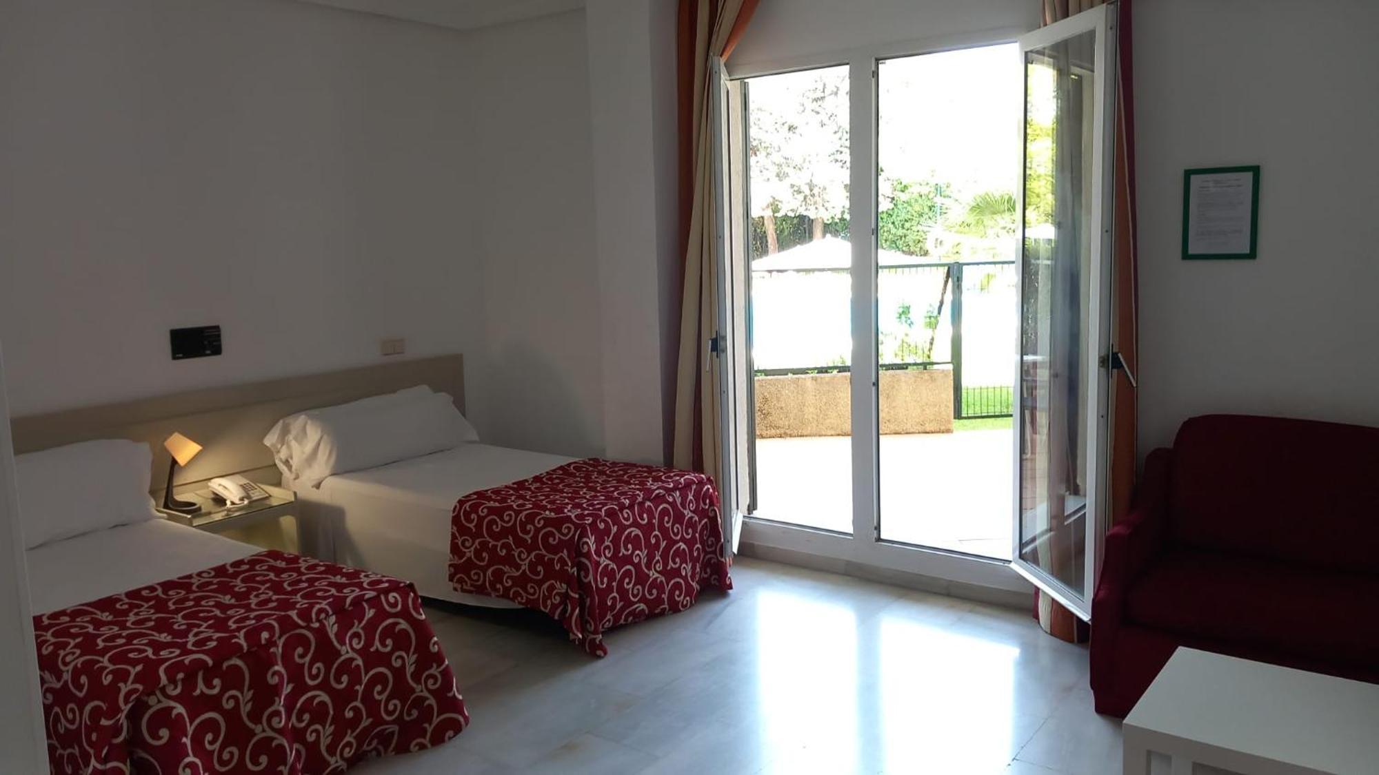 Hospedium Hotel Apartamentos Simon Verde Майрена-дель-Альхарафе Екстер'єр фото