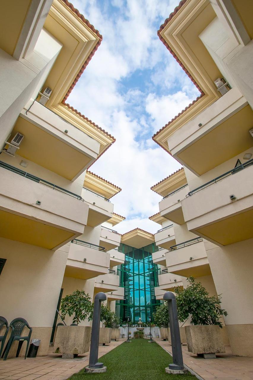 Hospedium Hotel Apartamentos Simon Verde Майрена-дель-Альхарафе Екстер'єр фото