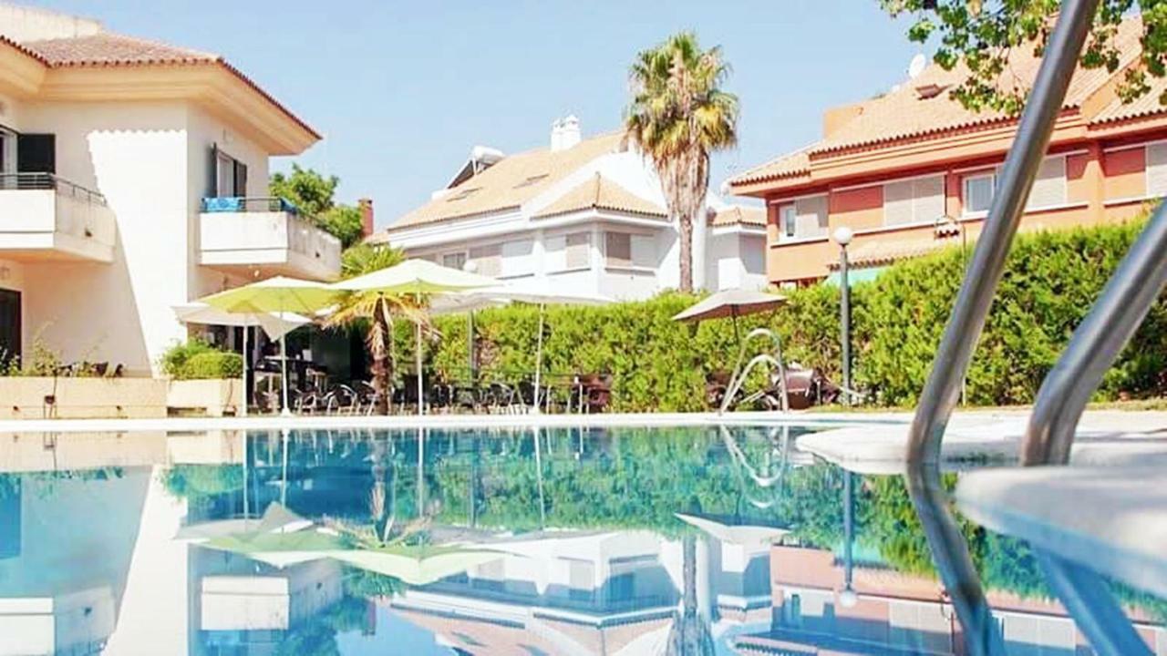 Hospedium Hotel Apartamentos Simon Verde Майрена-дель-Альхарафе Екстер'єр фото