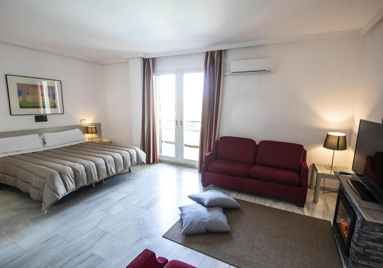 Hospedium Hotel Apartamentos Simon Verde Майрена-дель-Альхарафе Екстер'єр фото